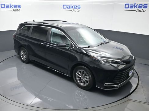 Used 2024 Toyota Sienna XLE image 48