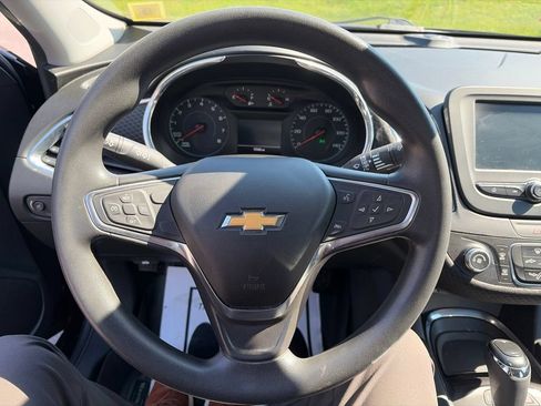 Used 2017 Chevrolet Malibu LT FWD image 5