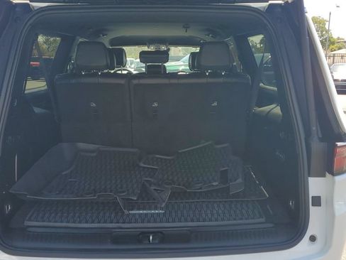 Used 2024 Jeep Wagoneer L Series II w/ Flexible Seating Group RWD image 10