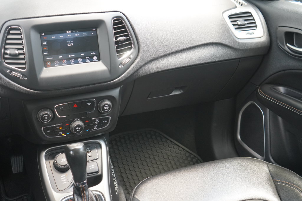 Used 2020 Jeep Compass Latitude w/ Cold Weather Group AWD/4WD image 25