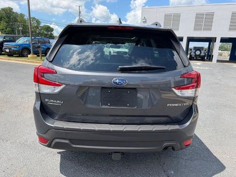 Used 2022 Subaru Forester Premium AWD/4WD image 4