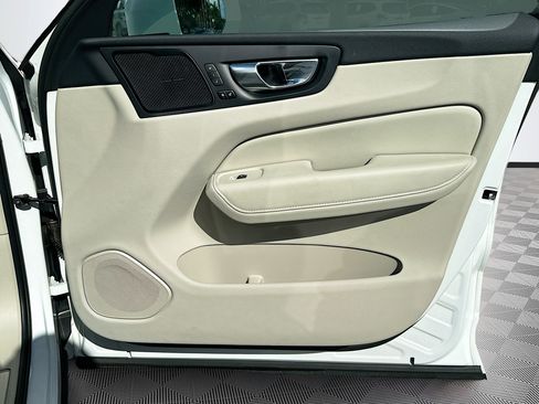 Used 2022 Volvo XC60 B5 Inscription w/ Advanced Package image 34