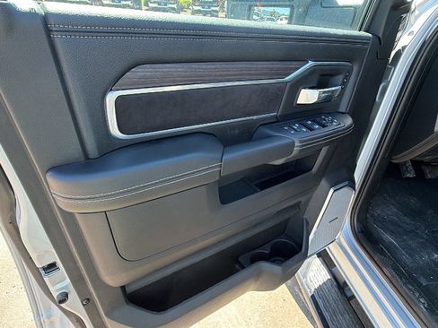 New 2026 RAM 2500 Laramie AWD/4WD image 14
