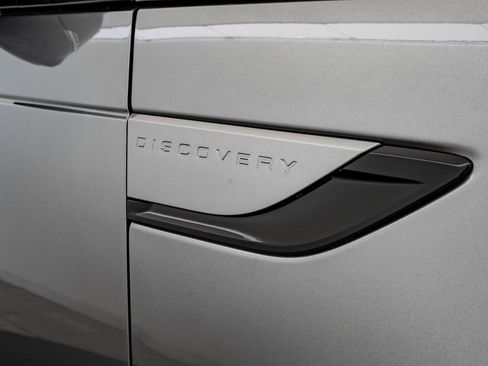 New 2026 Land Rover Discovery S image 20