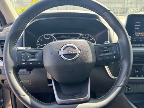 Used 2025 Nissan Rogue SV FWD image 30
