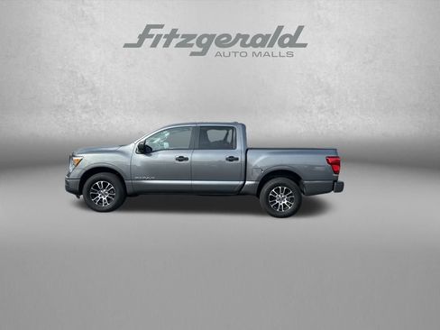 Used 2024 Nissan Titan SV image 4