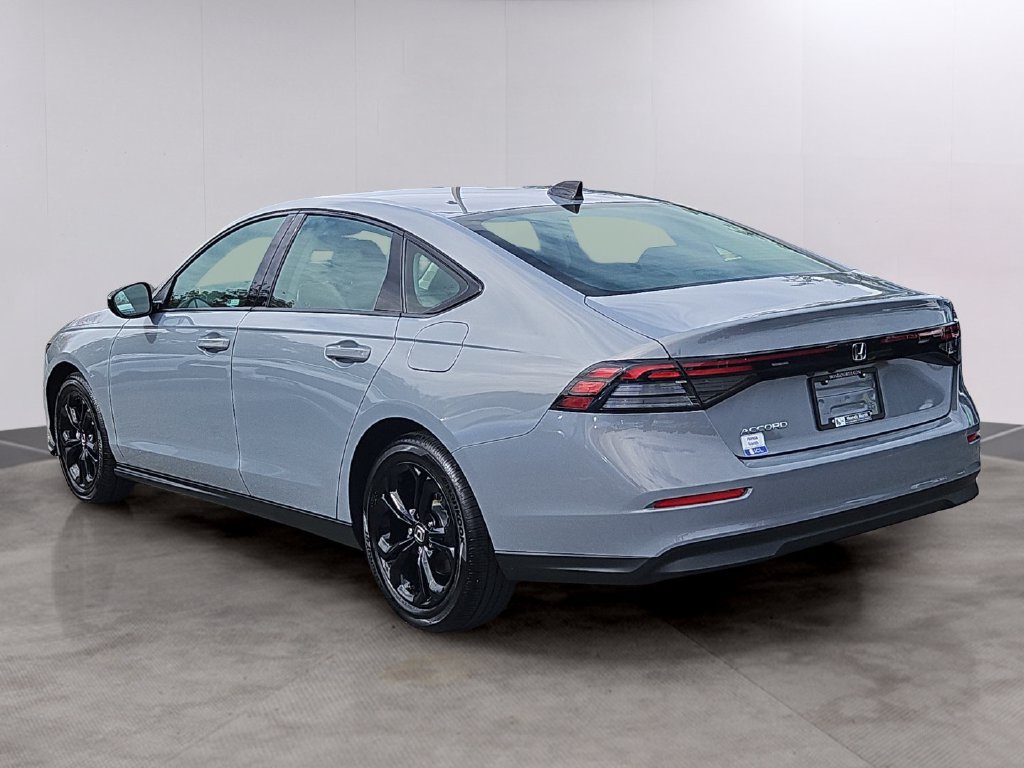 Used 2025 Honda Accord SE image 6