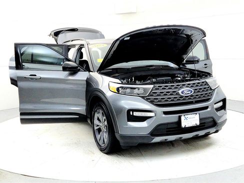 Used 2023 Ford Explorer XLT w/ Equipment Group 202A image 9