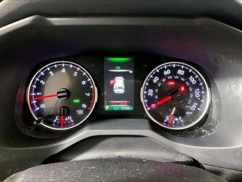 Used 2019 Toyota RAV4 XLE FWD image 16