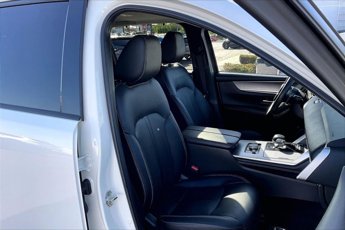 Used 2024 MAZDA CX-90 Plug-In Hybrid w/ Preferred AWD/4WD image 7