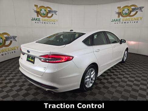 Used 2018 Ford Fusion SE w/ Fusion SE Technology Package FWD image 8