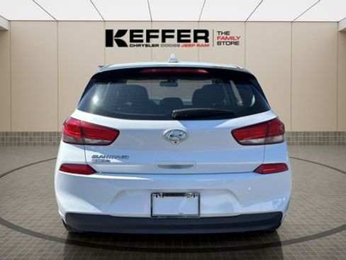 Used 2018 Hyundai Elantra GT FWD image 4