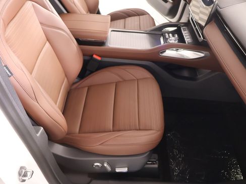New 2026 Lincoln Nautilus Reserve AWD/4WD image 13