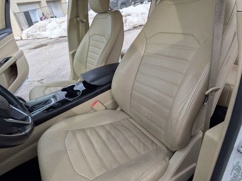 Used 2014 Ford Fusion SE w/ Equipment Group 202A FWD image 12