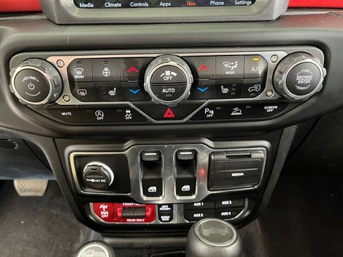 Used 2021 Jeep Wrangler Rubicon AWD/4WD image 35