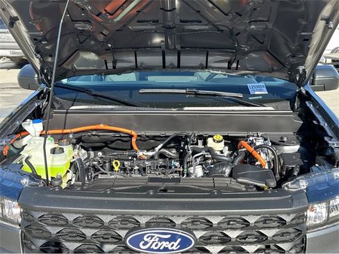 New 2025 Ford Maverick XL image 39