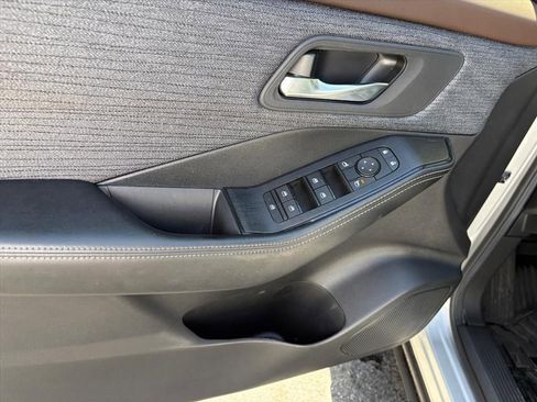 Used 2023 Nissan Rogue SV image 24