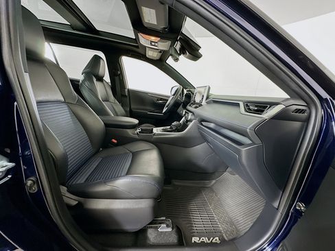 Used 2020 Toyota RAV4 XSE image 32