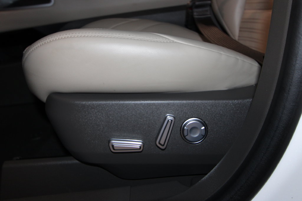 Used 2025 Lincoln Nautilus Reserve AWD/4WD image 9