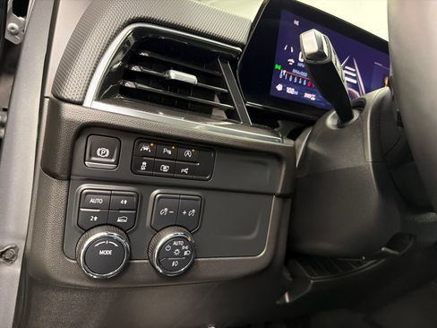 Used 2025 Chevrolet Suburban RST w/ Comfort Package AWD/4WD image 33