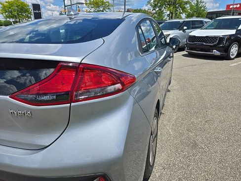 Used 2022 Hyundai Ioniq SE FWD image 8