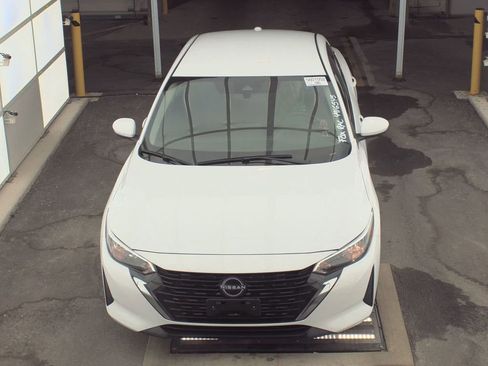 Used 2024 Nissan Sentra SV image 2