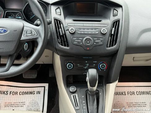 Used 2017 Ford Focus SE FWD image 18