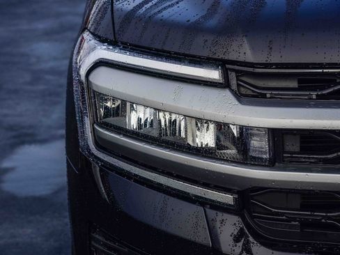 Certified 2024 Ford Expedition XLT image 8