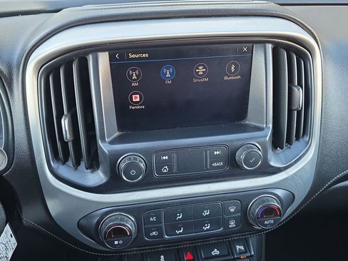 Used 2019 GMC Canyon SLT image 13