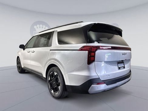 New 2026 Kia Carnival EX FWD image 4