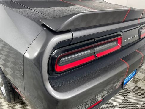 Used 2018 Dodge Challenger R/T w/ Driver Convenience Group RWD image 19