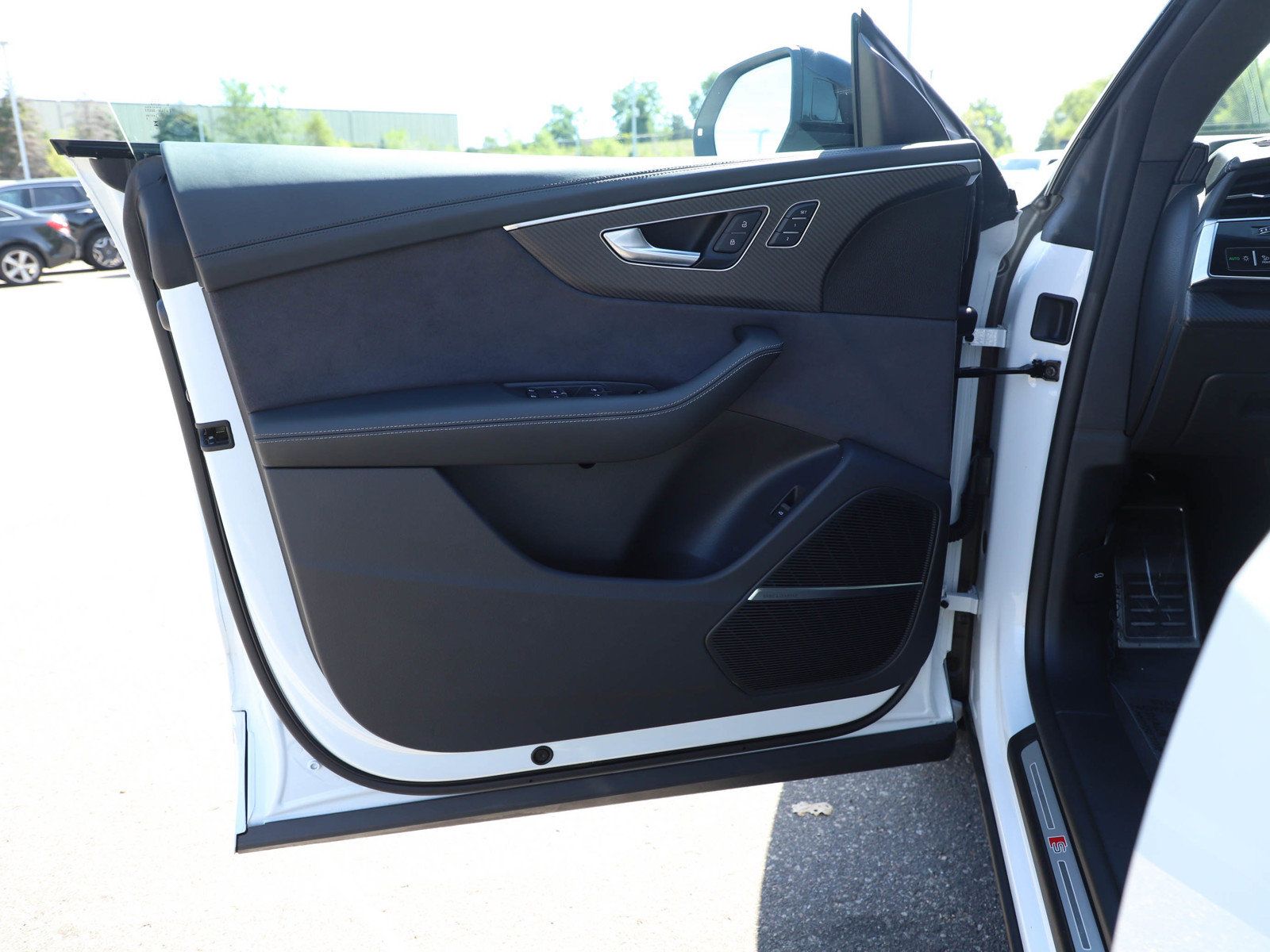 Used 2026 Audi SQ8 Prestige AWD/4WD image 18