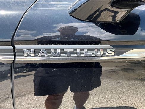 Used 2023 Lincoln Nautilus AWD w/ Premium Package image 30
