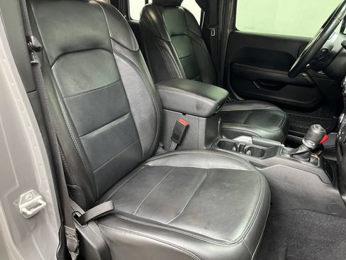 Used 2022 Jeep Wrangler Unlimited Sahara AWD/4WD image 21