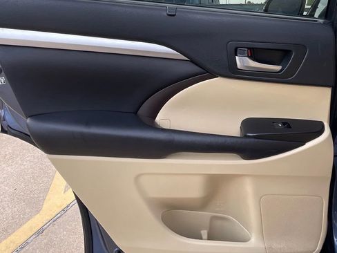 Used 2016 Toyota Highlander XLE FWD image 35