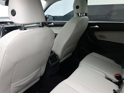Used 2021 Volkswagen Tiguan SEL w/ 3-Row Tiguan MDO Package image 10
