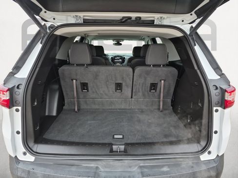 Used 2019 Chevrolet Traverse LT FWD image 12