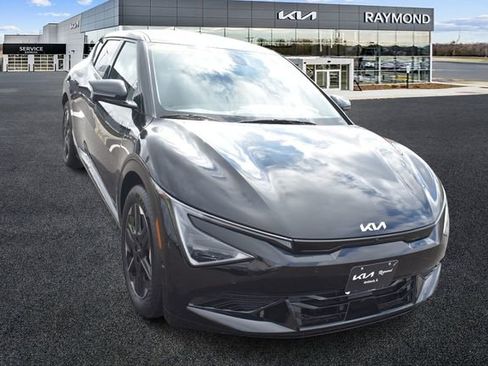 Certified 2025 Kia EV6 Wind image 9