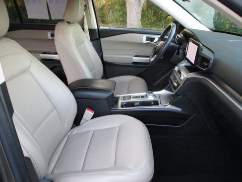 Used 2021 Ford Explorer XLT w/ Equipment Group 202A RWD image 19