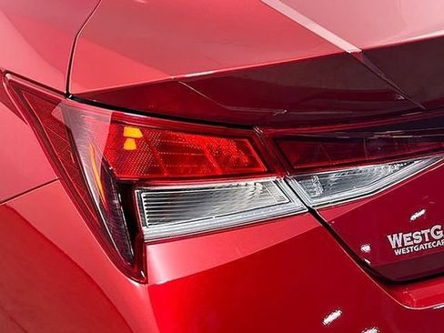 Used 2025 Hyundai Elantra SE image 39