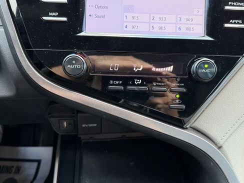 Used 2019 Toyota Camry SE FWD image 20