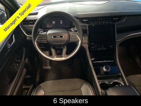 Used 2025 Jeep Grand Cherokee Altitude AWD/4WD image 5