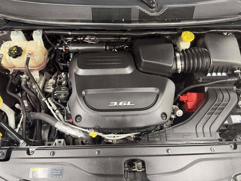 Used 2017 Chrysler Pacifica Touring-L Plus w/ Tire & Wheel Group FWD image 13