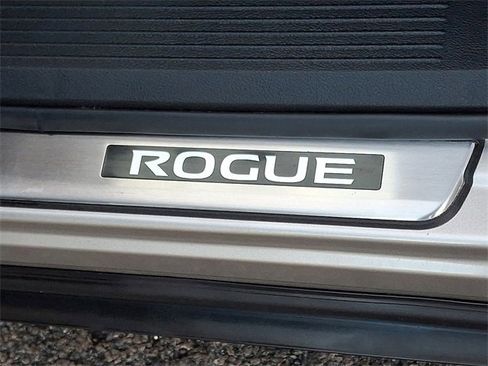 Used 2021 Nissan Rogue Platinum image 15