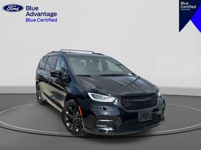 Used 2025 Chrysler Pacifica Limited