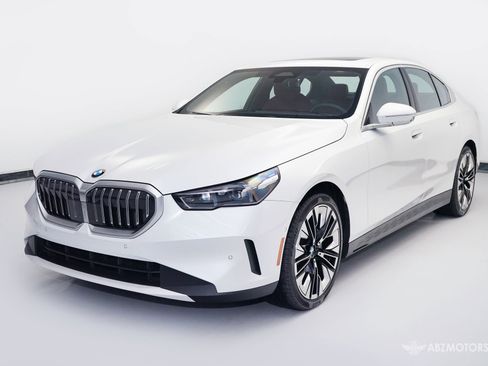 Used 2025 BMW 530i image 2