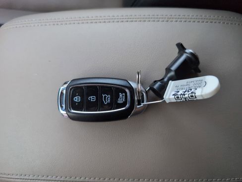 Used 2020 Hyundai Santa Fe Limited image 13