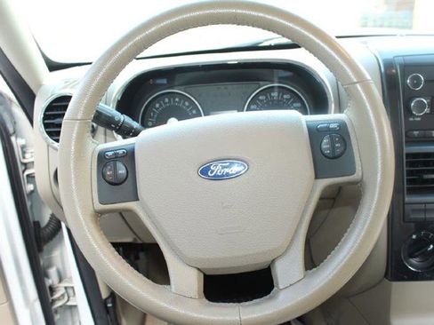 Used 2010 Ford Explorer XLT image 18