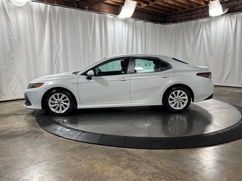 Used 2022 Toyota Camry LE FWD image 6