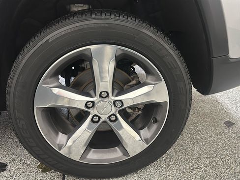Certified 2022 Jeep Grand Cherokee Limited w/ Trailer Tow Prep Group (B) AWD/4WD image 11